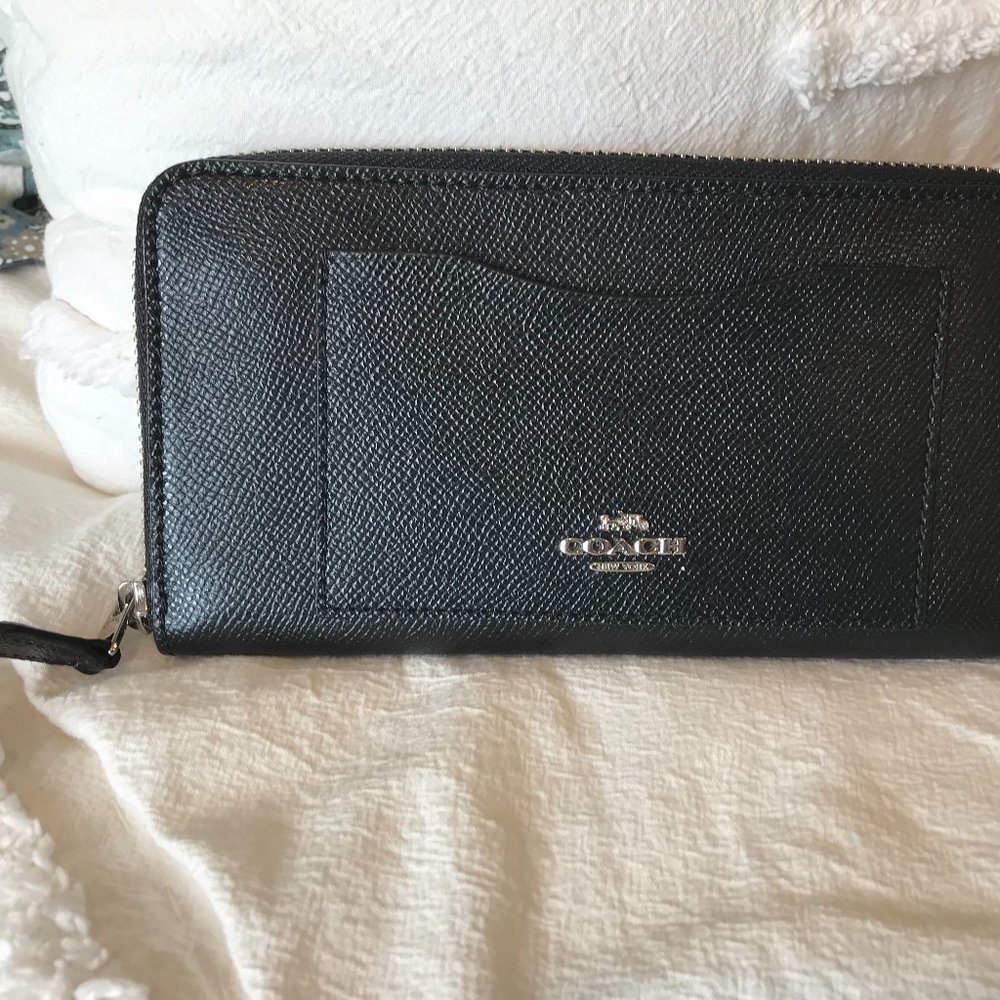Black saffiano leather Coach wallet - great condition w/silver-tone hardware